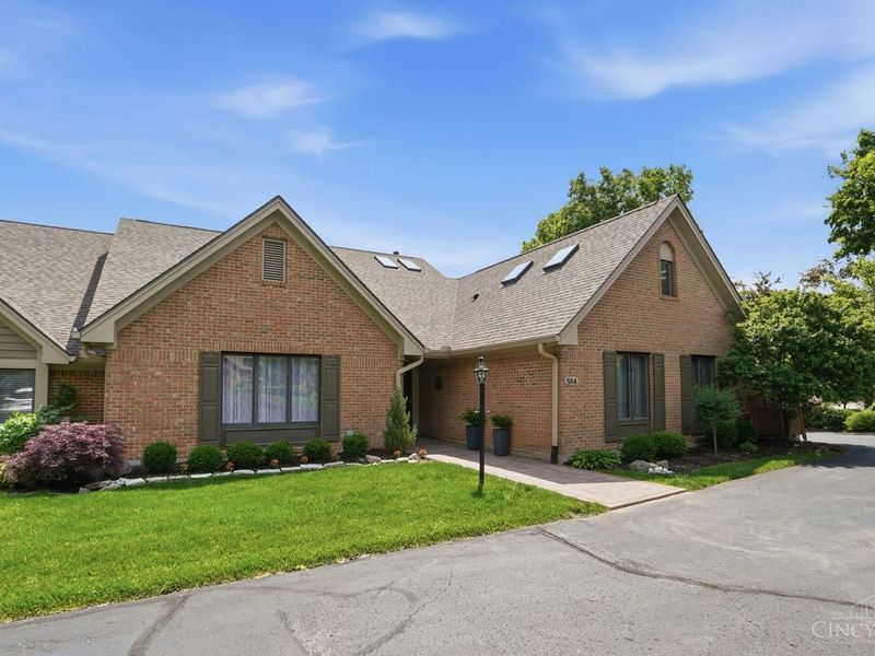 584 Cottingwood Court, Dayton, OH 45429 Photo 3