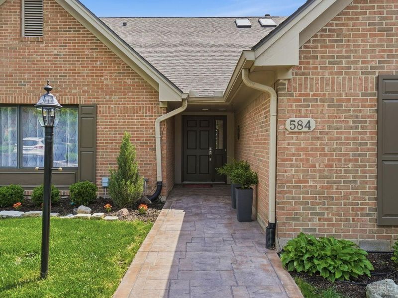 584 Cottingwood Court, Dayton, OH 45429 Photo 4