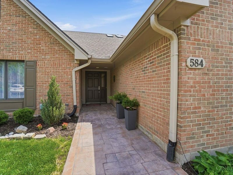 584 Cottingwood Court, Dayton, OH 45429 Photo 5