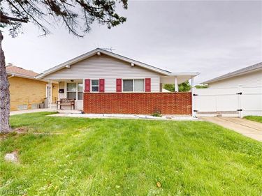 4323 Valleyside Road, Cleveland, OH 44135