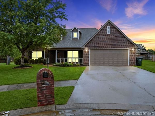 8702 N 140th Terrace , Owasso, OK 74055