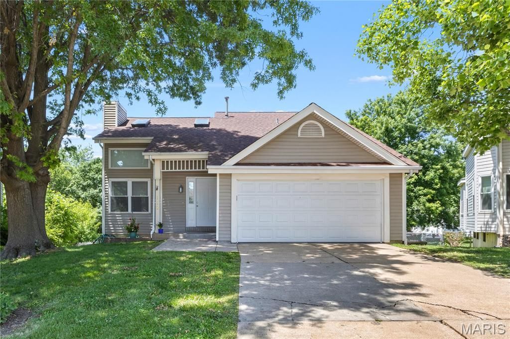 110 Aspencade Circle, Saint Peters, MO 63376 Main Photo