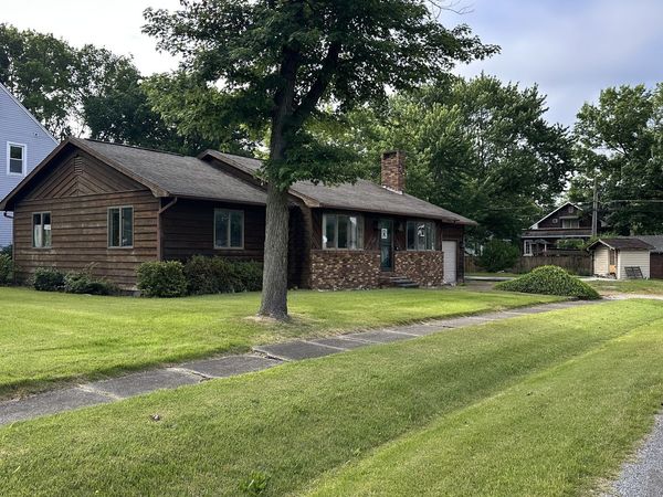 202 N Van Buren Street, West Frankfort, IL 62896