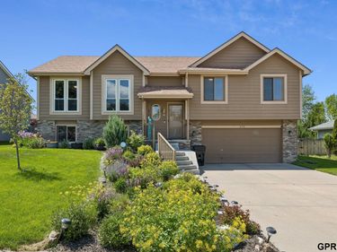 608 Ruby Road, Papillion, NE 68133