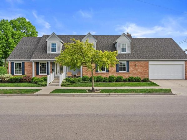 8905 W Meinecke AVENUE, Wauwatosa, WI 53226