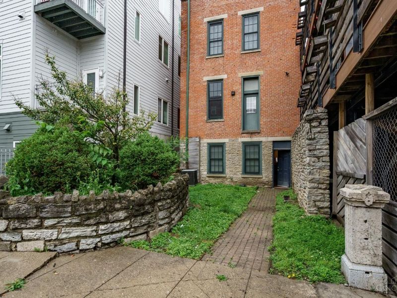 2606 Short Vine Street, Cincinnati, OH 45219 Photo 8
