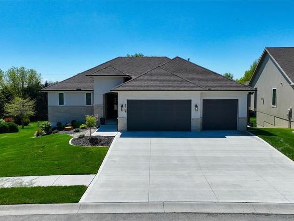 4209 NE Hideaway Drive, Lee's Summit, MO 64064