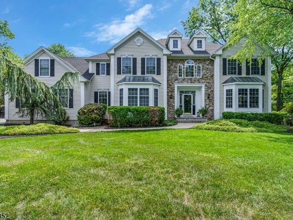 8 Yohn Dr, Bridgewater, NJ 08807