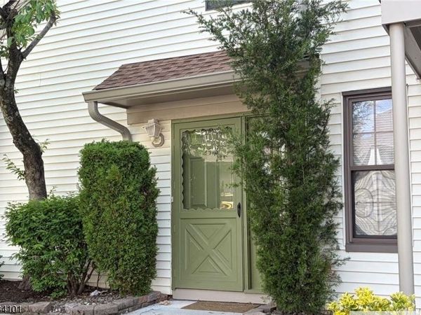 2513 Lighthouse Ln, Sayreville, NJ 08859