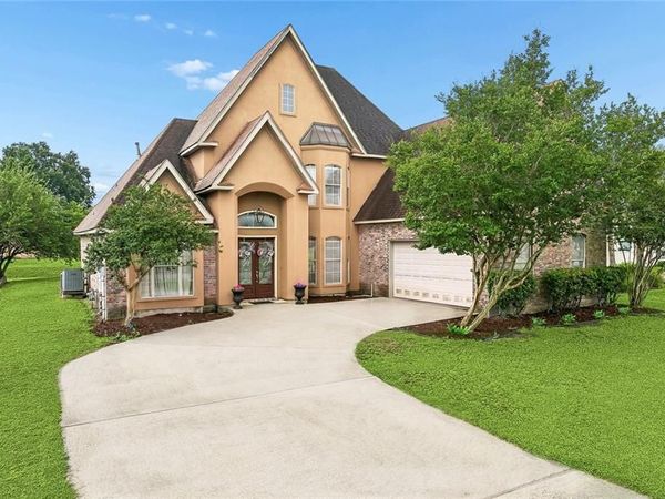 105 NATCHEZ TRACE Drive, Harvey, LA 70058