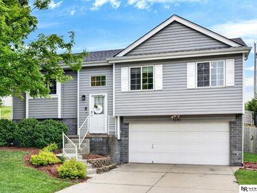 1201 Devon Drive , Papillion, NE 68046