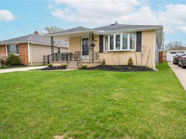 209 Oakvale Boulevard , Tonawanda, NY 14223
