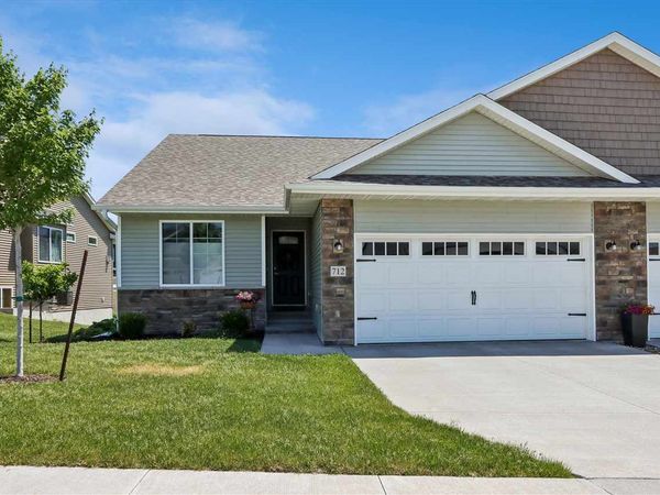 712 Creekside Dr, Tiffin, IA 52340