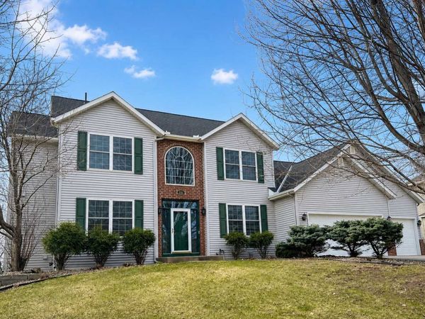 2888 Eagle Valley Drive, Woodbury, MN 55129