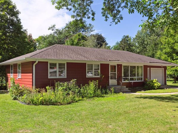 8 Central Lane, Northfield, MN 55057