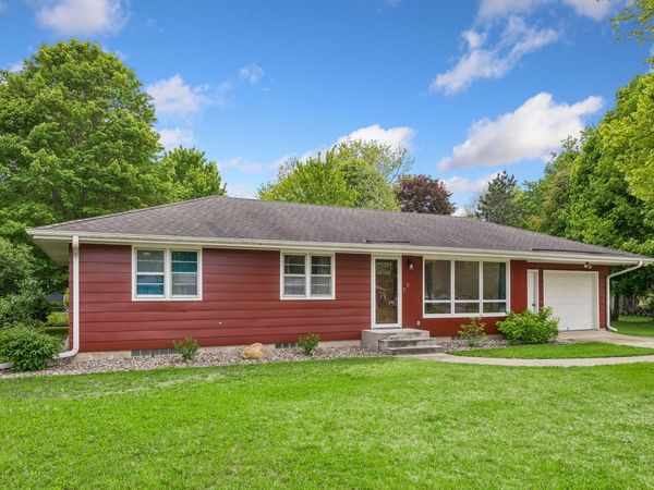 8 Central Lane, Northfield, MN 55057