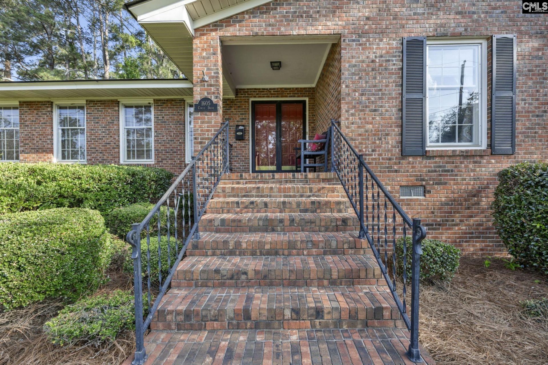 1605 Circle Drive  Photo 4