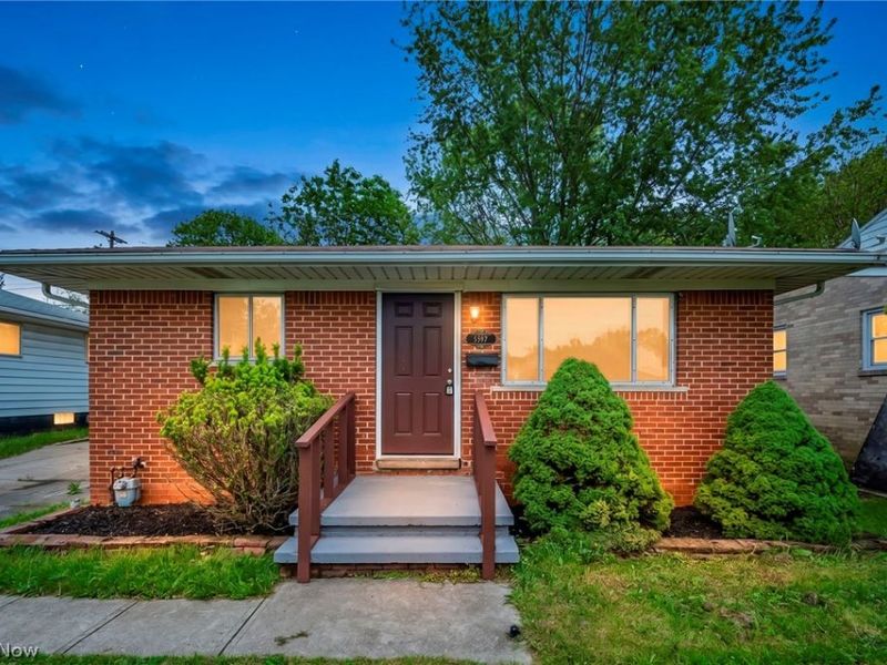 5597 Kenton Avenue, Maple Heights, OH 44137 Photo 2