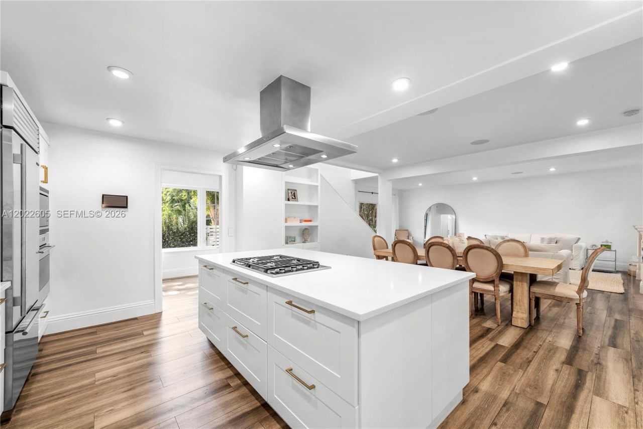 5236 Pine Tree Dr , Miami Beach, FL 33140 Photo