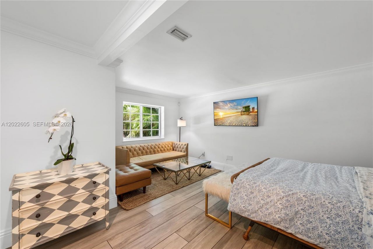5236 Pine Tree Dr , Miami Beach, FL 33140 Photo