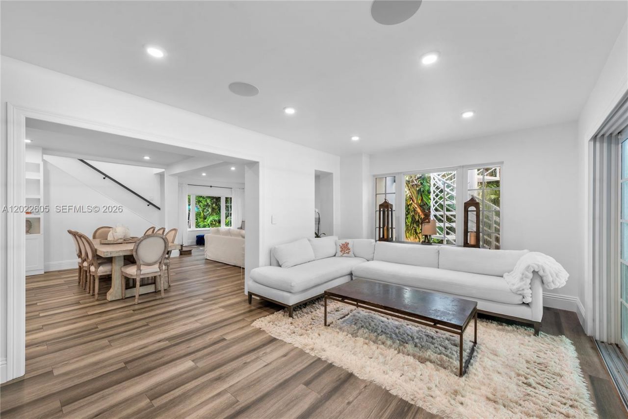5236 Pine Tree Dr , Miami Beach, FL 33140 Photo