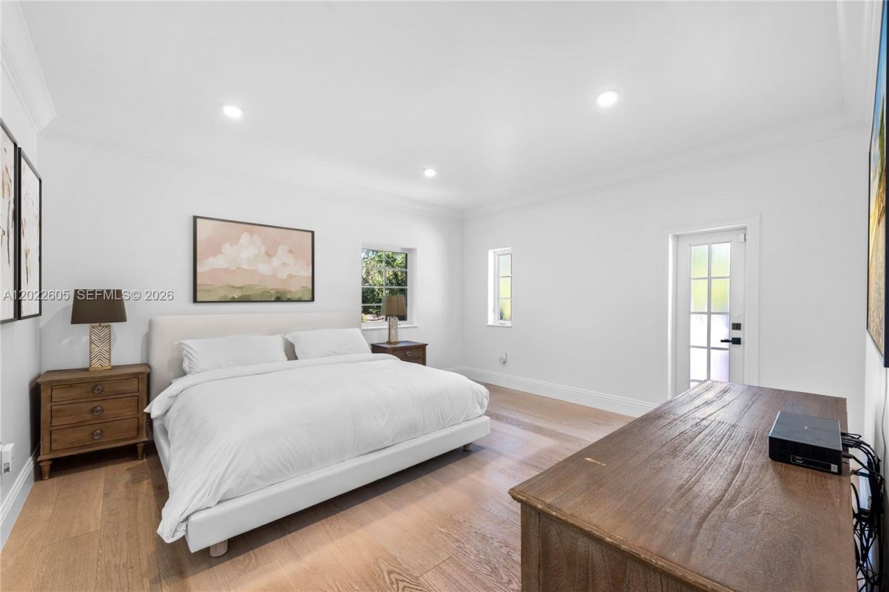 5236 Pine Tree Dr , Miami Beach, FL 33140 Photo