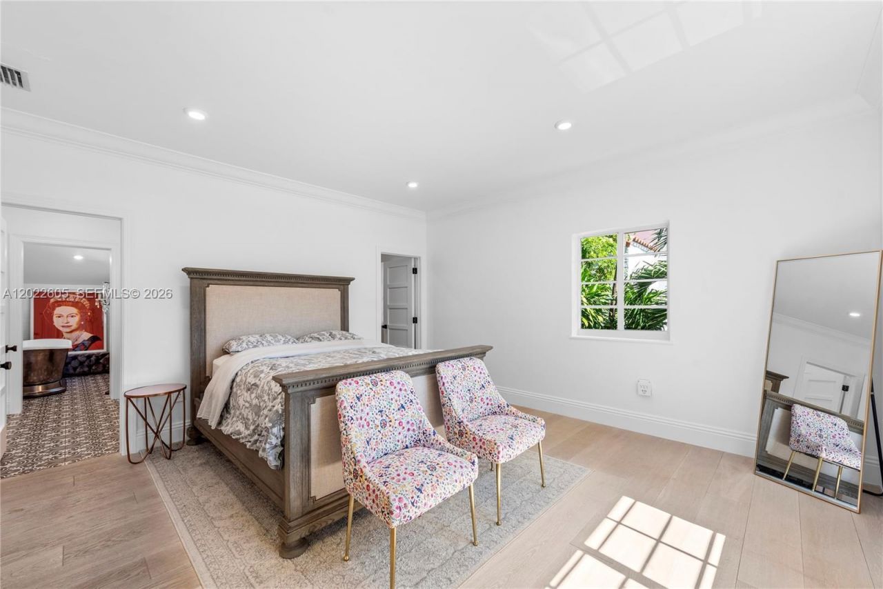 5236 Pine Tree Dr , Miami Beach, FL 33140 Photo