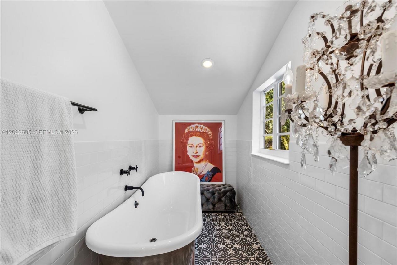 5236 Pine Tree Dr , Miami Beach, FL 33140 Photo