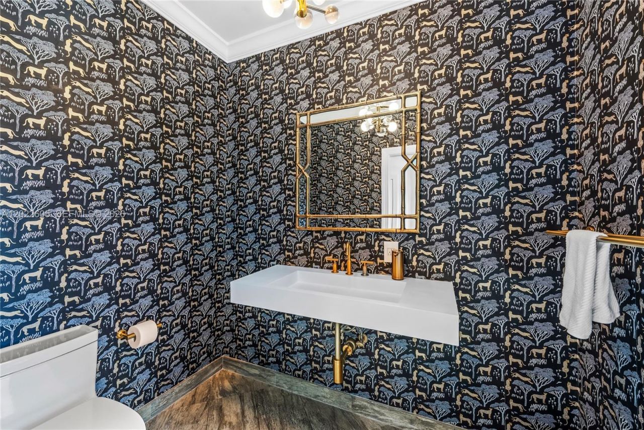 5236 Pine Tree Dr , Miami Beach, FL 33140 Photo