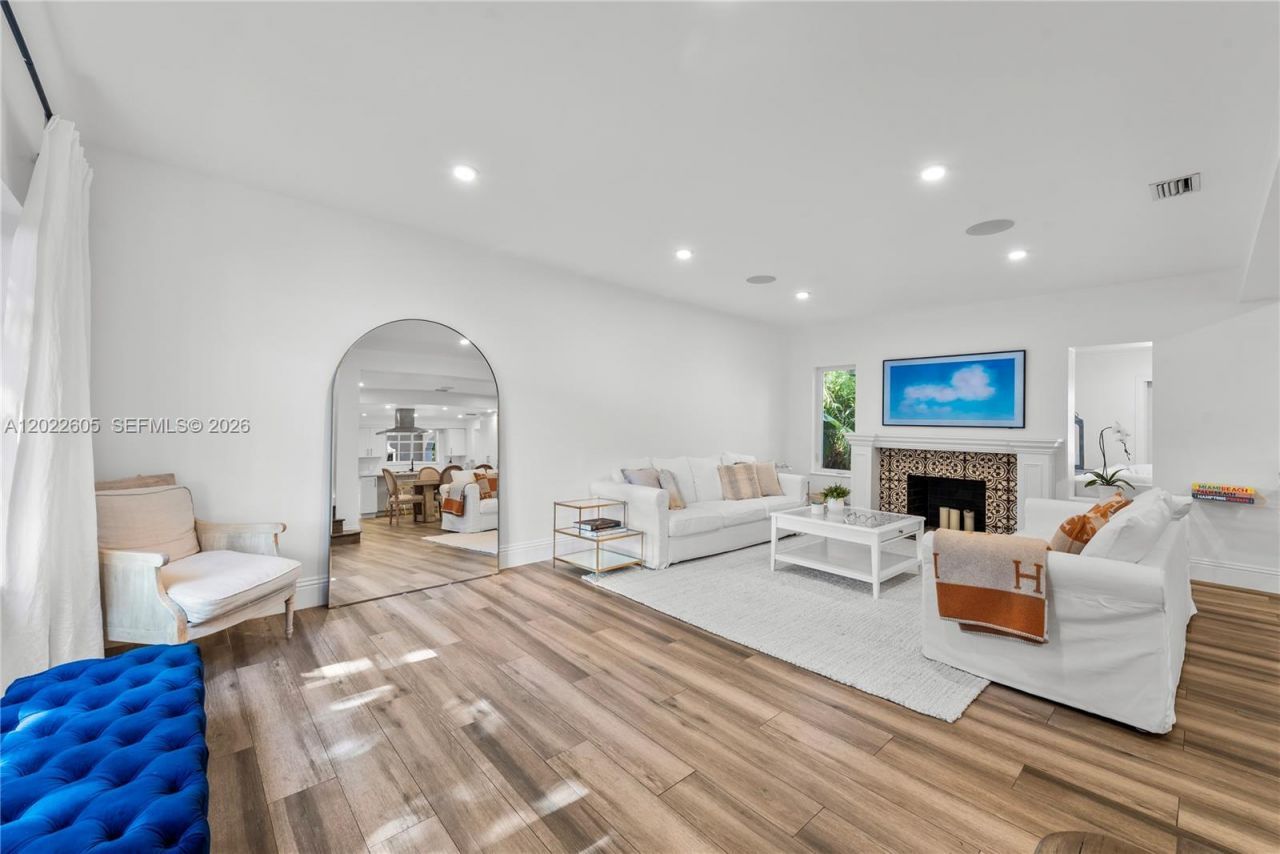 5236 Pine Tree Dr , Miami Beach, FL 33140 Photo