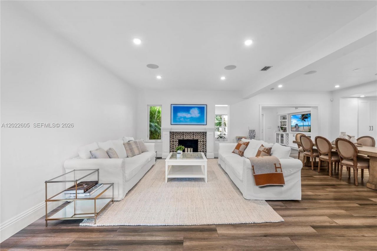 5236 Pine Tree Dr , Miami Beach, FL 33140 Photo