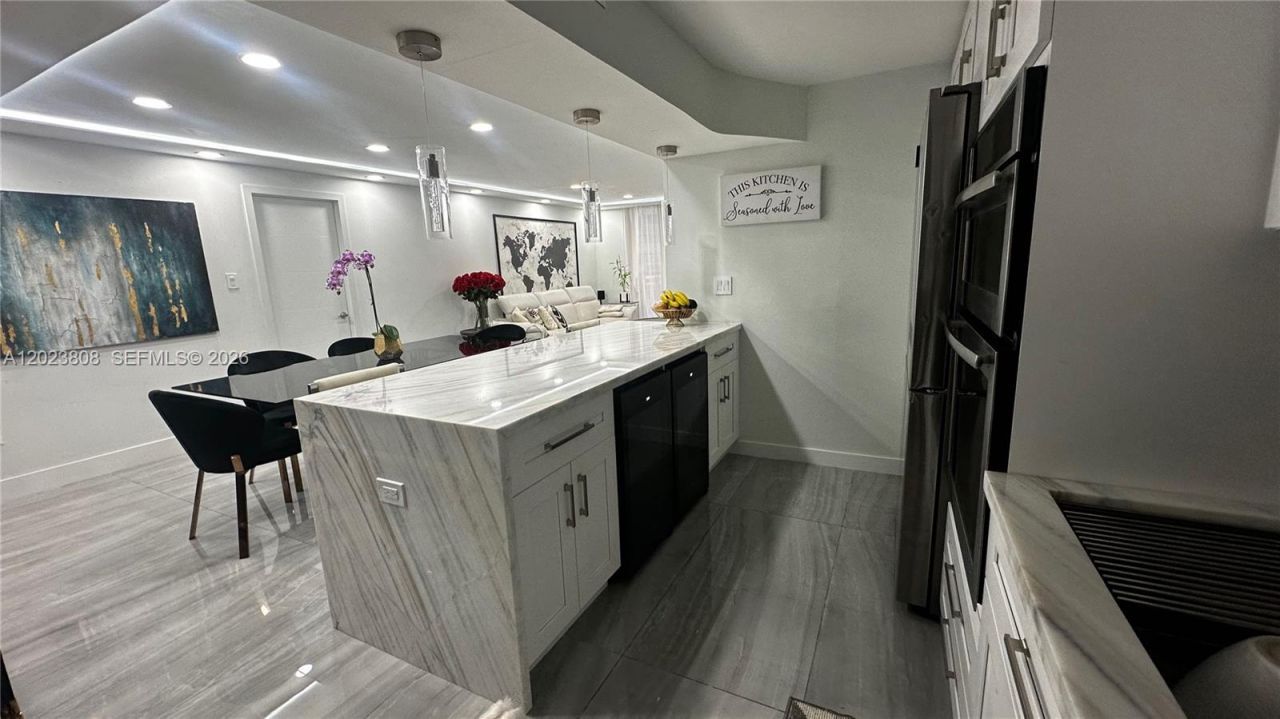 18041 Biscayne Blvd, Unit 702, Aventura, FL 33160 Photo
