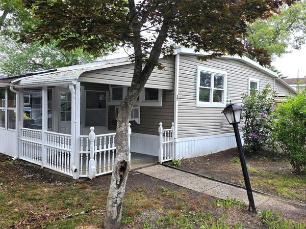 525 Riverleigh Avenue , Unit 27 Birch, Riverhead, NY 11901