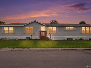 29585 Cambridge Court, Chesterfield Twp, MI 48051
