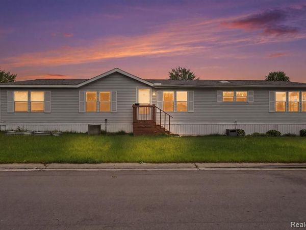29585 Cambridge Court , Chesterfield Twp, MI 48051
