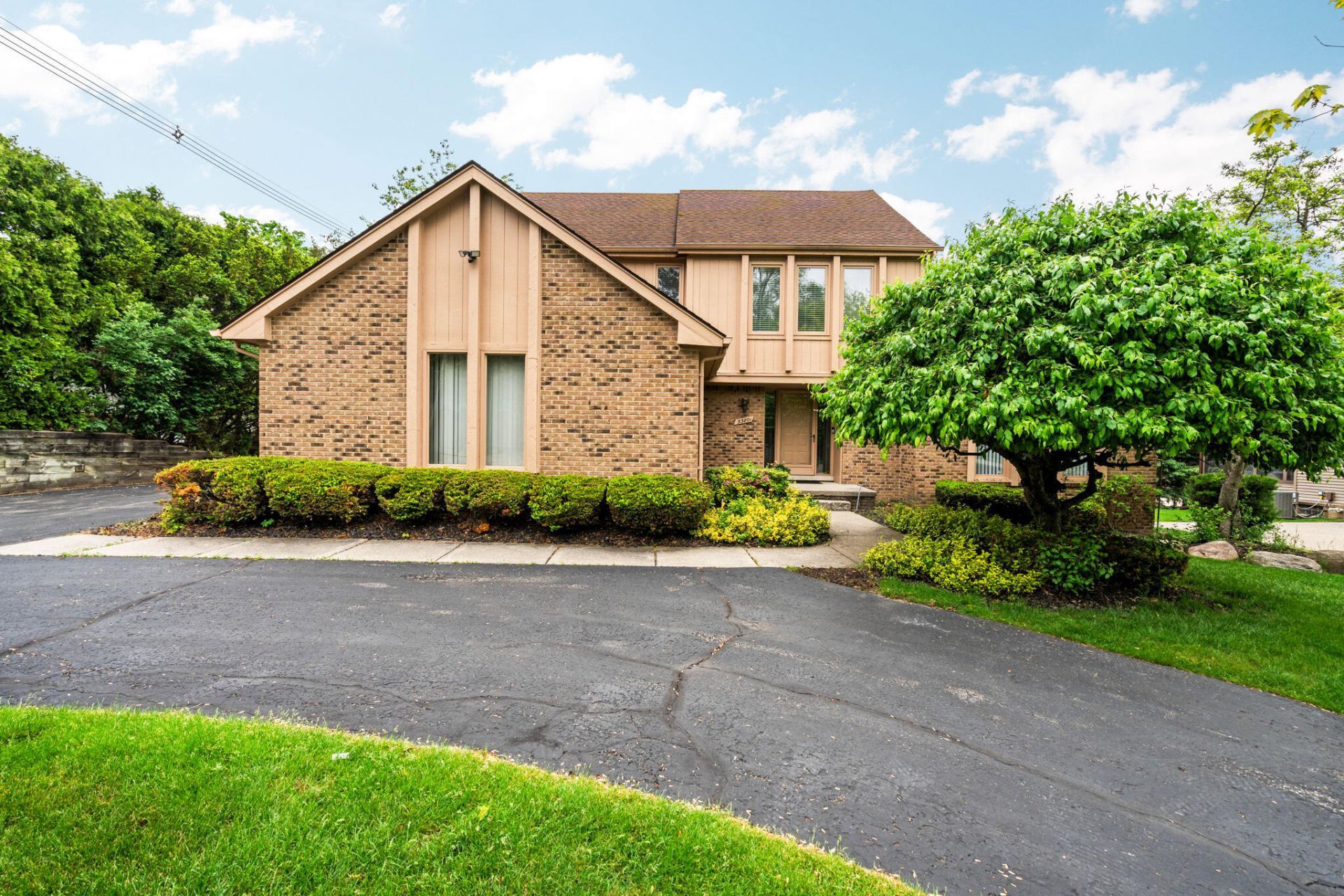 33801 York Ridge Street, Farmington Hills, MI 48331 Main Photo