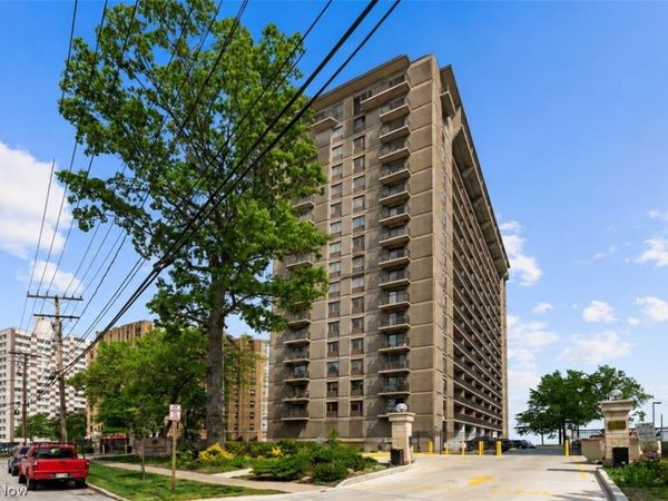 12500 Edgewater Drive , Unit 1106, Lakewood, OH 44107