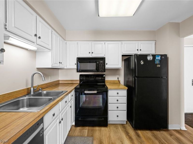 12500 Edgewater Drive , Unit 1106, Lakewood, OH 44107 Photo 11