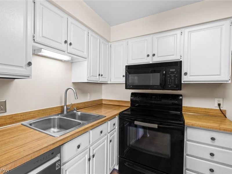 12500 Edgewater Drive , Unit 1106, Lakewood, OH 44107 Photo 12