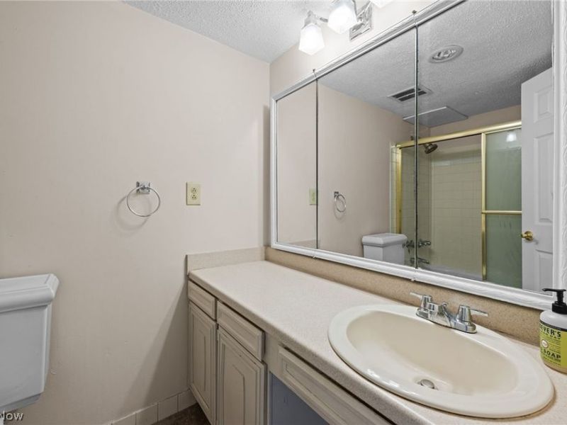 12500 Edgewater Drive , Unit 1106, Lakewood, OH 44107 Photo 16