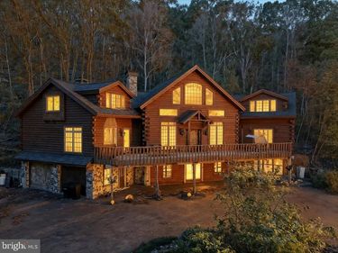493 LAKE DRIVE , NESQUEHONING, PA 18240