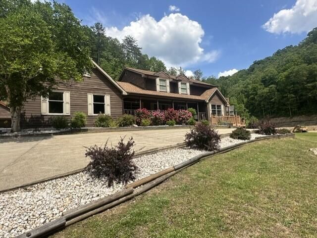 357 Fredâ??S Fork, Prestonsburg, KY 41653