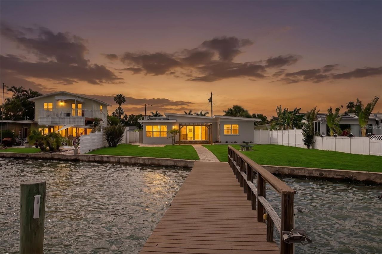 708 Sunset Cove, Madeira Beach, FL 33708 Photo