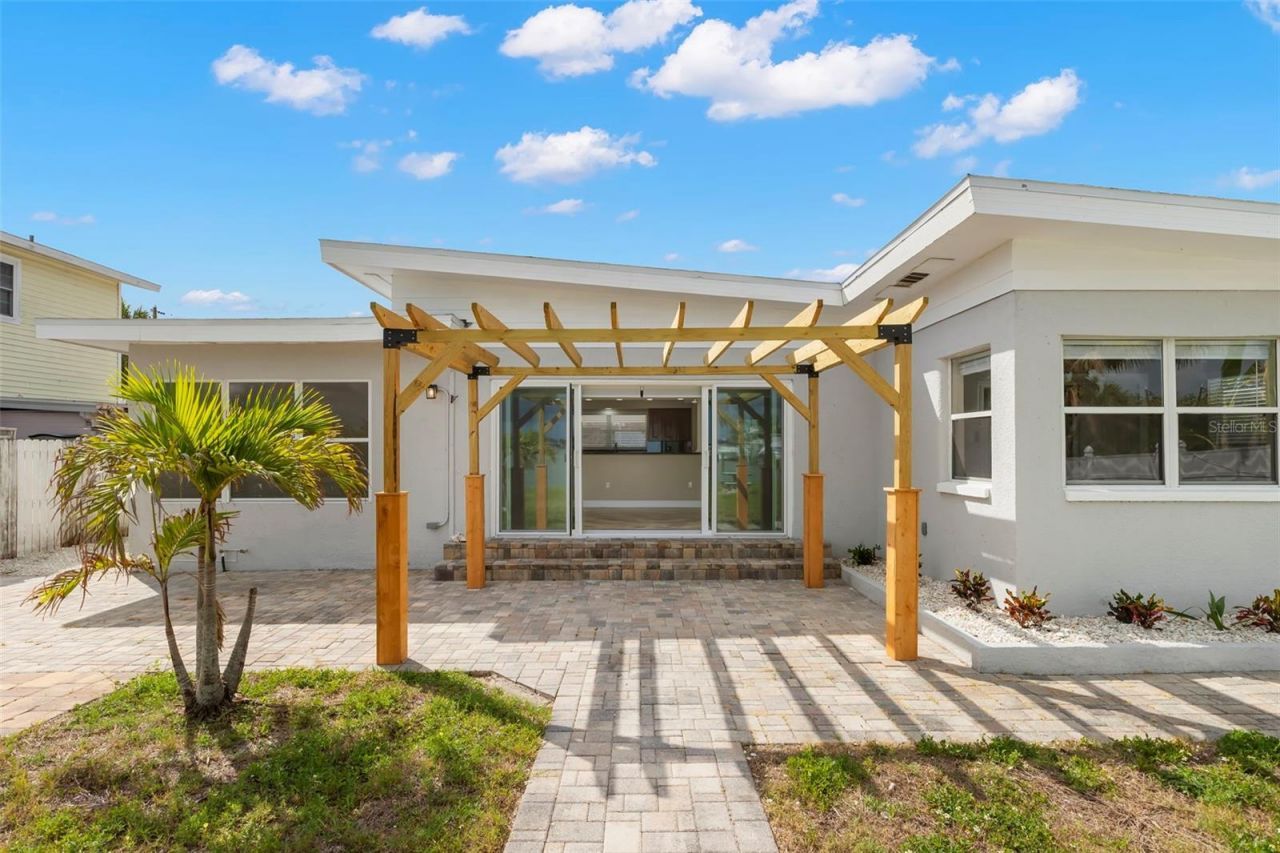 708 Sunset Cove, Madeira Beach, FL 33708 Photo