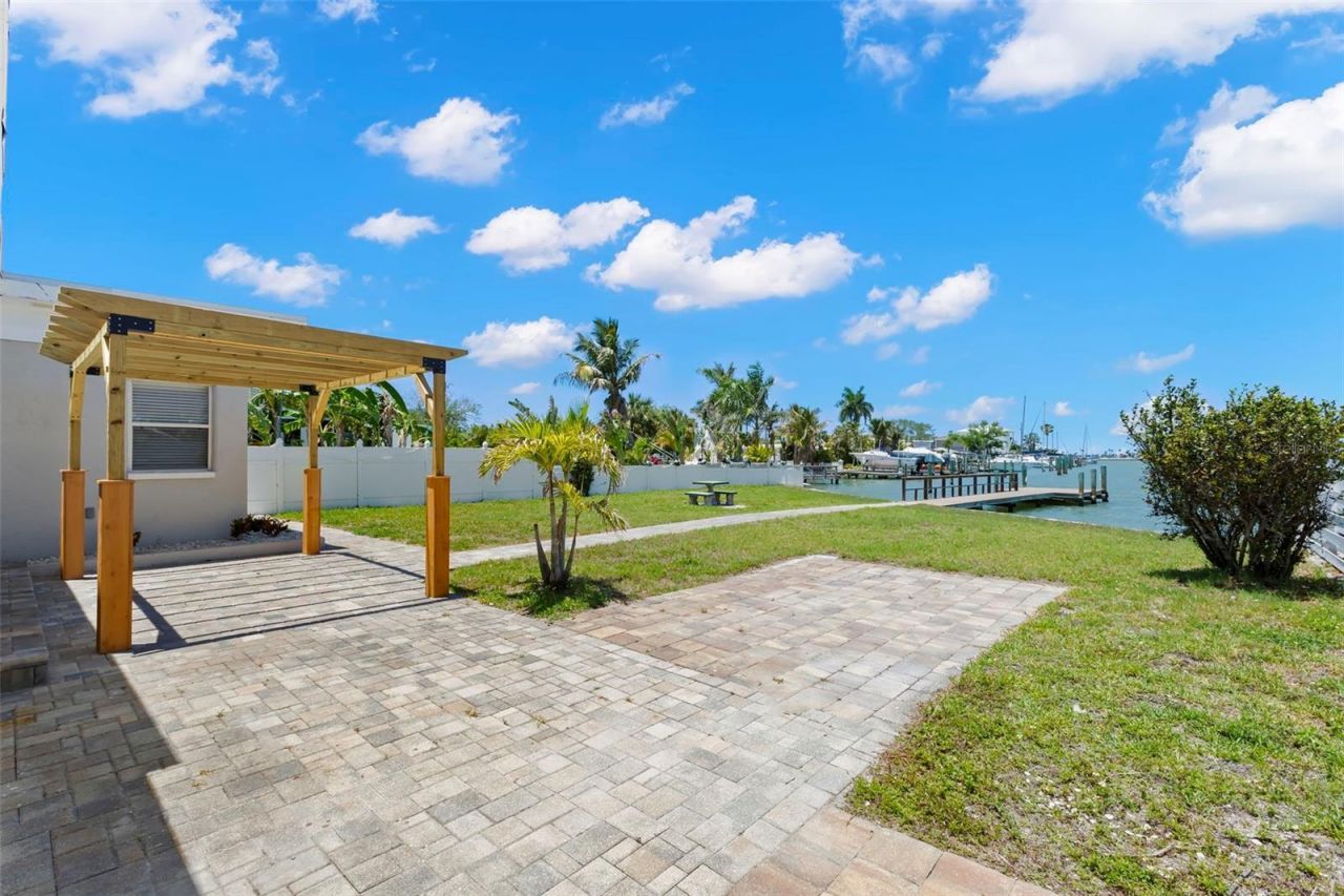 708 Sunset Cove, Madeira Beach, FL 33708 Photo