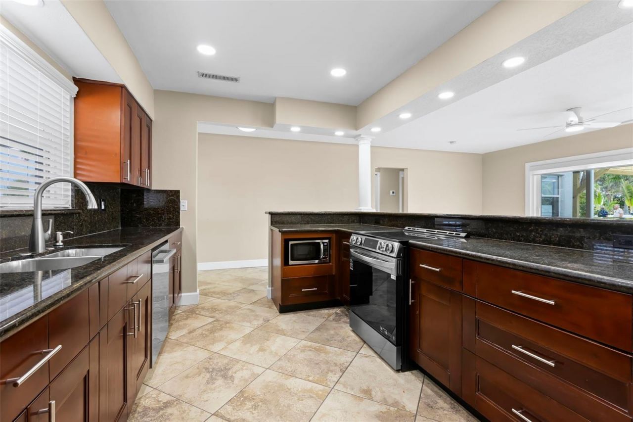 708 Sunset Cove, Madeira Beach, FL 33708 Photo