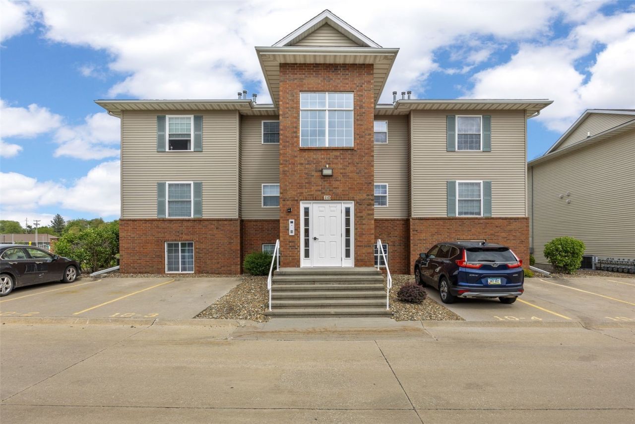 10 Cherry Court, Unit 1, North Liberty, IA 52317 Main Photo