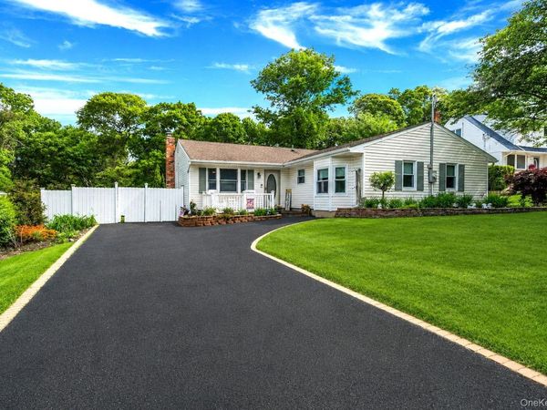 19 Washington Heights Street, Selden, NY 11784