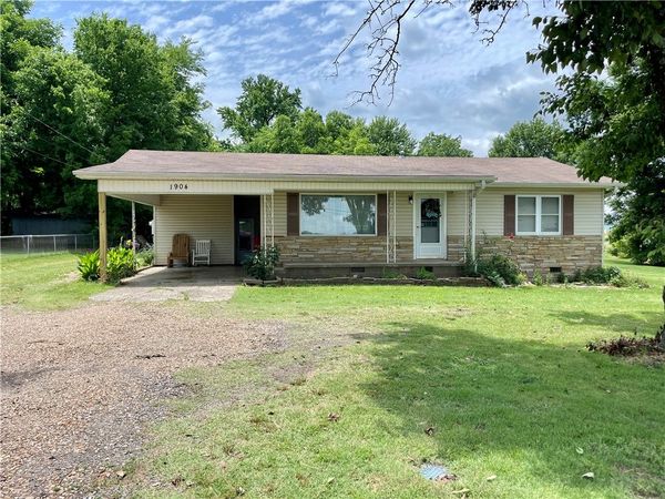 1904 S Knoxville Avenue , Russellville, AR 72802