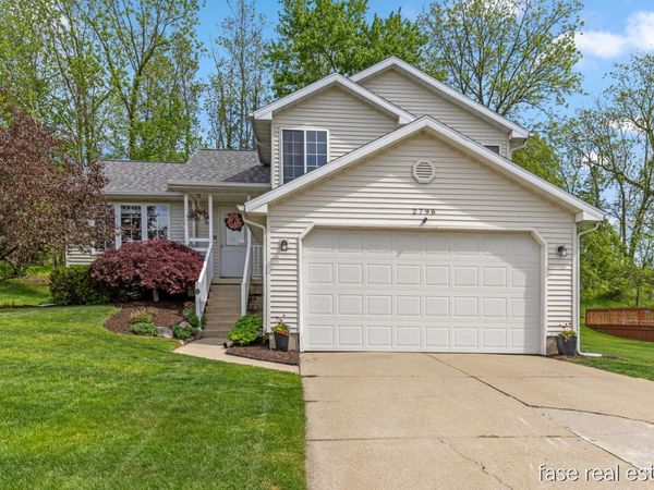 2796 Bryanwood Drive NW, Grand Rapids, MI 49544
